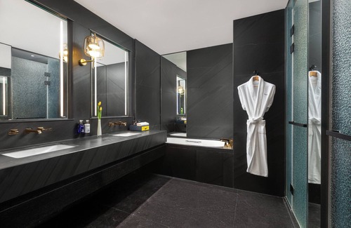 Minhang Hotel | voco Suites Shanghai Hongqiao CBD by IHG