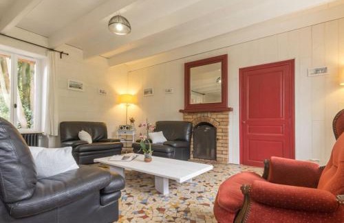 Donges House | Voici un titre accrocheur et concis pour l'annonce : *"Charmante longère bretonne avec grand jardin privatif, proche plages et sites touristiques"* - FR-1-306-841