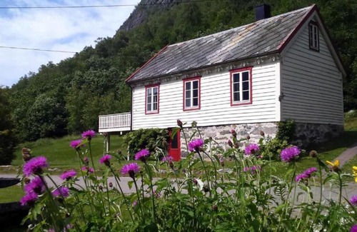 Hjelle House | Vollsnes Gjestehus