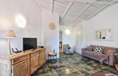Tiriddo Villa | Volpe by DomusAway