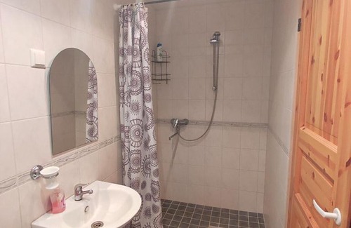 Suuresadama Apartment | Vormsi ohvitseride maja korter nr 7