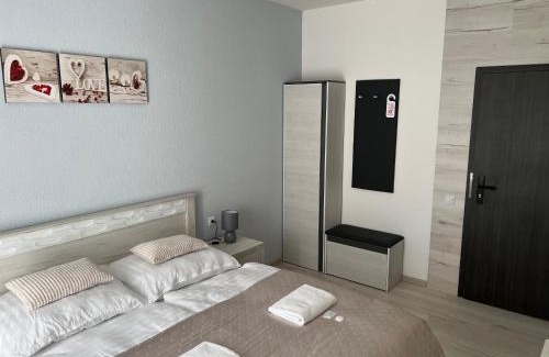 Hruba Vrbka House | Vrbecká restaurace-penzion 7