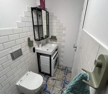 Budzow Apartment | W górach nad strumieniem