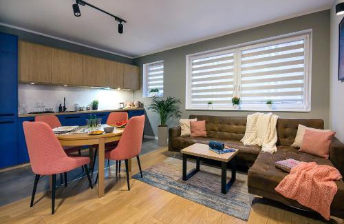 Koszalin Apartment | W&K - Blue Suite - Faktura VAT, Szybkie Wi-Fi, Netflix, Parking w garażu, Blisko dworca i centrum
