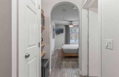 Canmore House | W118 NEW! Central Canmore- Light Industrial Hotel Room