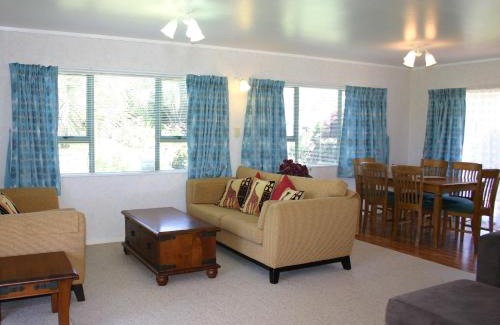 Waihi Beach House | Waihi Getaway - Waihi Beach Holiday Home