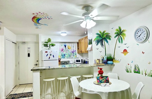 McCully - Moiliili Apartment | Waikiki Cozy Apartment, 2 Bedrooms, FREE parking, Sleep 6