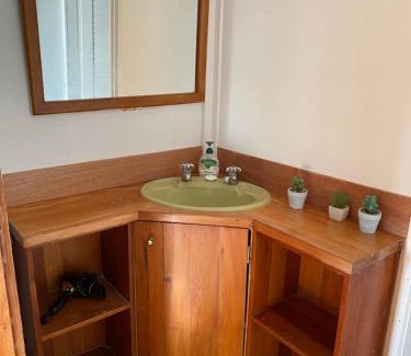 Hangatiki House | Waitomo Farmstay Cottage 1 - Kauri Cottage
