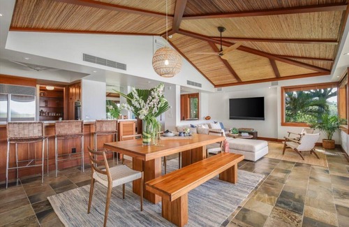 Kaupulehu House | Waiulu Villa - Contemporary Luxury Coastal | Onsite Staff & Daily Housekeeping