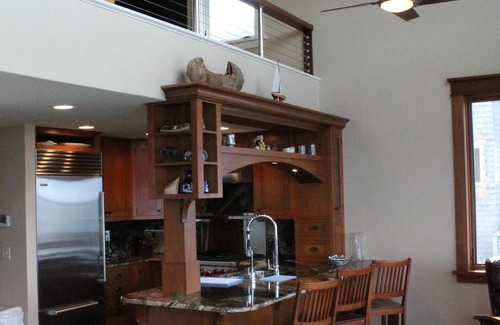 Portsmouth House | Wake up to a stunning year-round Narragansett Bay, bridge, & lighthouse view