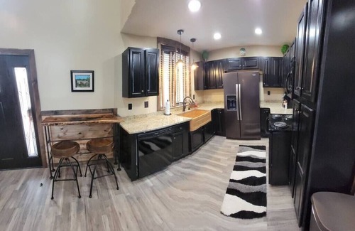 Slade Cabin | Waldens Wonder | artist dream | hot tub