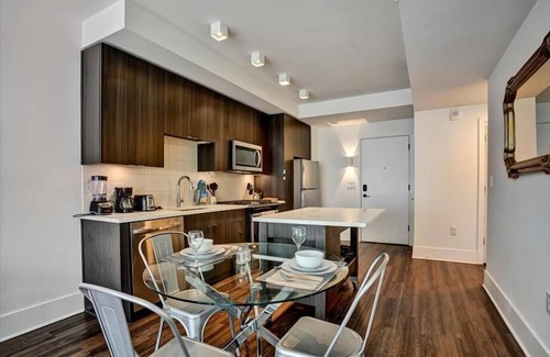 Garden Hills Apartment | Walk 8mins to Buckhead Village| 2BR nr HJ Airport