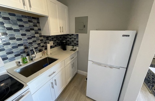 Singer Island Condo | Walk-Beach, Dining, Surfing, Fishing, Snorkel
