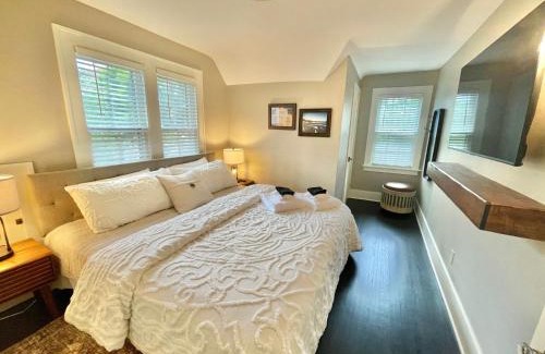 St. Charles House | Walk Downtown & River Stylish Cozy Stay w Huge Porch
