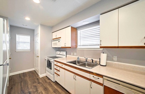 Branson Condo | Walk-In Condo: Amenities, 3 Mi to Branson Landing!