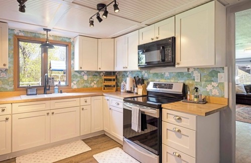 Evaro Apartment | Walk-In Creekside Apartment - Fireplace & Cozy Living Room
