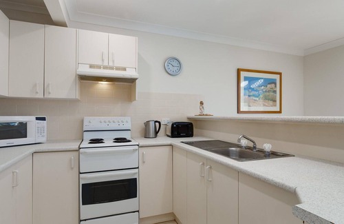 Anna Bay House | Walk on Birubi, 1/40 Ocean Ave - WIFI, Boat Parking & Water Views