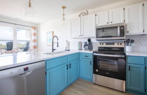 Topsail Beach House | Walk to 2 Beaches | Serenity Point + Dog Friendly!