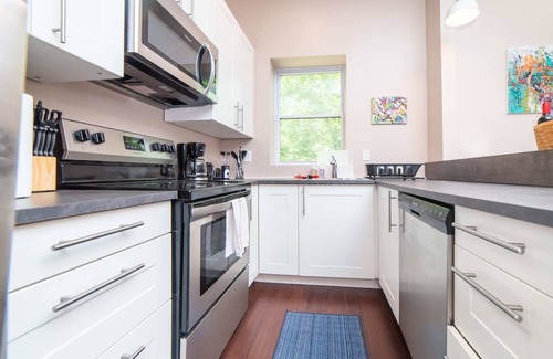 Manchester Apartment | Walk to Acrisure - Parking - Location - GroupStay