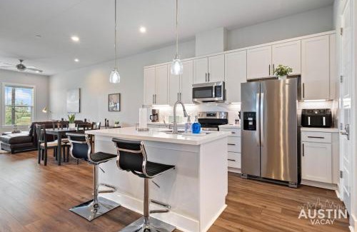 East MLK Apartment | Walk to BBQ and Dog Park 2BR2BA Gym Workspace and WiFi by AustinVacay