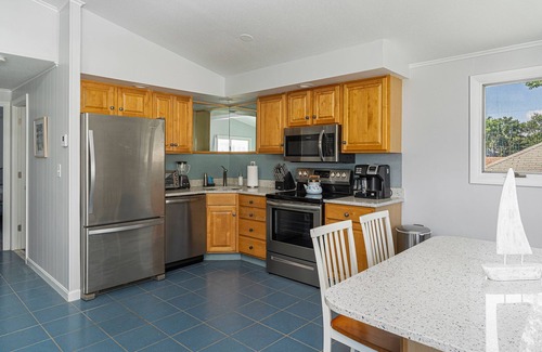 Narragansett House | Walk to Beach 1/4 Mile, Central A/C, Modern!