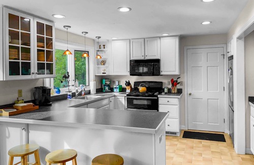 West Chatham House | Walk to Beach, AC, WiFi, Private, Fire pit, Dogs Welcome