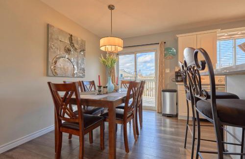Meaford House | Walk to beach and downtown, private backyard, deck