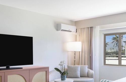 Kahului Hotel | Walk to Beach, Dine Nearby | Welcoming Room with Outdoor Pool & Airport Shuttle