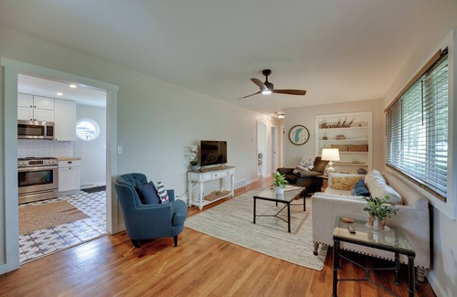 Beachwood-Bluffton Cottage | Walk to Beach: Lake Michigan Getaway!