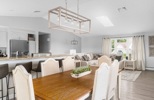 Eastward Look House | Walk to Beach! Newly renovated 6 Bed House, Sleeps 14, Central A/C, Large Deck!