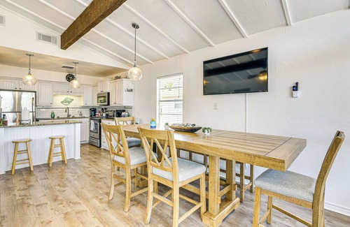 San Luis House | Walk to Beach: Ocean-View Home w/Deck in Freeport