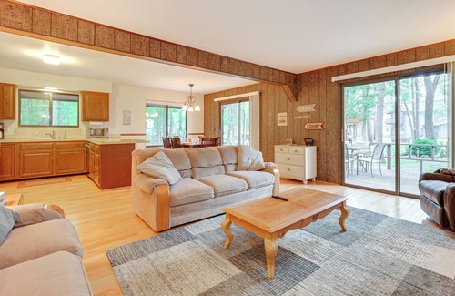 Caseville Cabin | Walk to Beach: Pet-Friendly Caseville Cabin