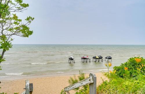 Caseville House | Walk to Beach Pet-Friendly Caseville Cabin