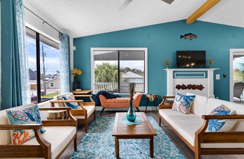 Silver Sands House | Walk to Beach Restaurants Fire Pit Large Porch