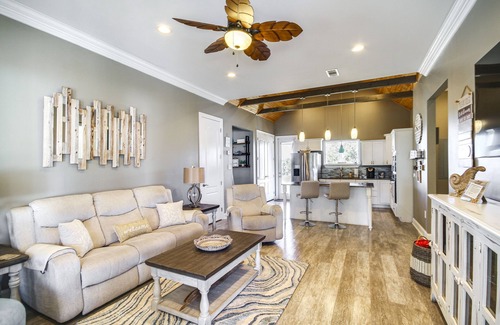 Gulfport House | Walk to Beach: Stunning Gulfport Getaway
