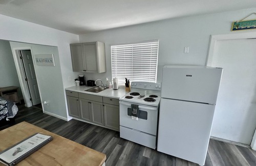 Fort Myers Beach Condo | Walk To Beach, North End Restaurants, Night Life Steps Away!