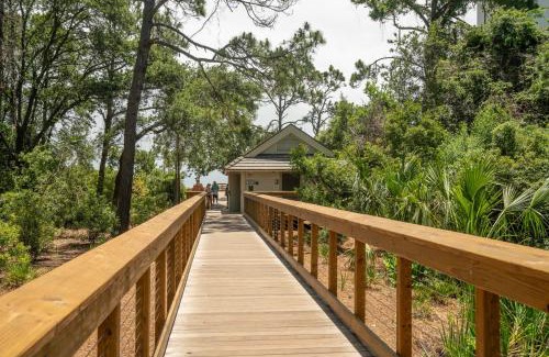 Folly Field House | Walk to Beach Pet Friendly BBQ Grill