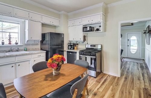 Weatherford House | Walk to Dtwn Weatherford: Home w/Yard!