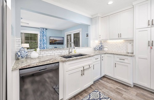 Saint Simons Heights House | Walk to Famous BBQ Firepit Nights St. Simons Island Rental