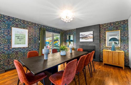Castlewood House | Walk To Fiddlers Grn, Hot Tub, Mini Golf, Theater