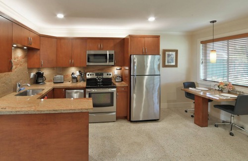 Wilton Manors Apartment | Walk to GAY Wilton Drive, Pool, King Bed, Kitchen, Living Room, Patio, WiFi, #5