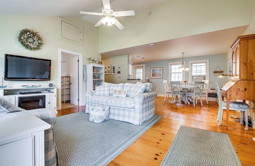 Kennebunkport House | Walk to Goose Rocks Beach: Quiet Townhome w/Patio
