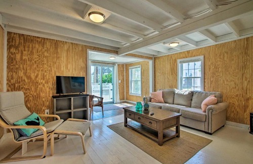 Old Lyme Apartment | Walk to Hawks Nest Beach Coastal Old Lyme Apt