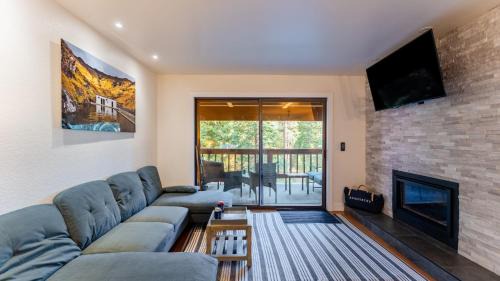 Incline Village House | Walk to Lake DiningShops 5mins to Ski Resort Incline Paradise by AvantStay