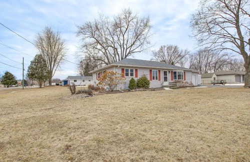 Butte Des Morts House | Walk to Lake Family Getaway with Yard in Menasha!