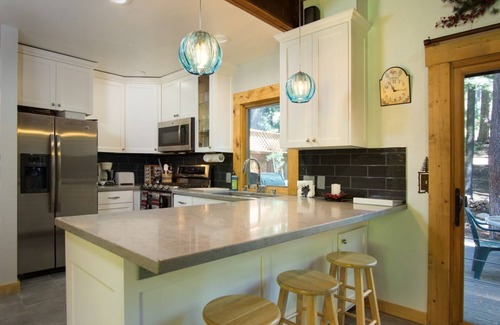 Tahoe Pines House | Walk To Lake Tahoe And Private Beach/Pier, Remodeled Kitchen!
