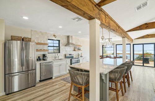 Lake Whitney House | Walk to Lake Whitney Fire Pit BBQ Grill King Bed