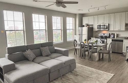 Castleberry Hill Apartment | Walk to Mercedes-Benz Stadium from your chic city-view Atlanta getaway