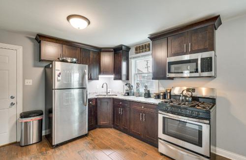 Blue Island Apartment | Walk to Metra Pet-Friendly Blue Island Apt