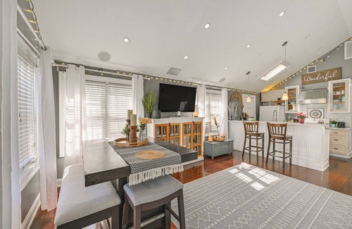 Long Beach House | Walk to Ocean: Pet-Friendly Home in Long Beach!